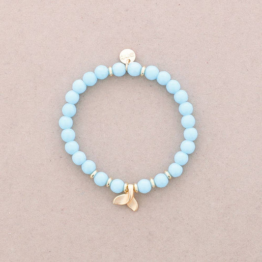 Blå perlearmbånd med guldfarvet stjerne – tidløst smykke