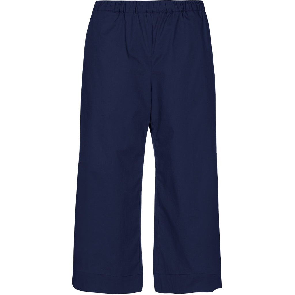 Stump bukser i blå.