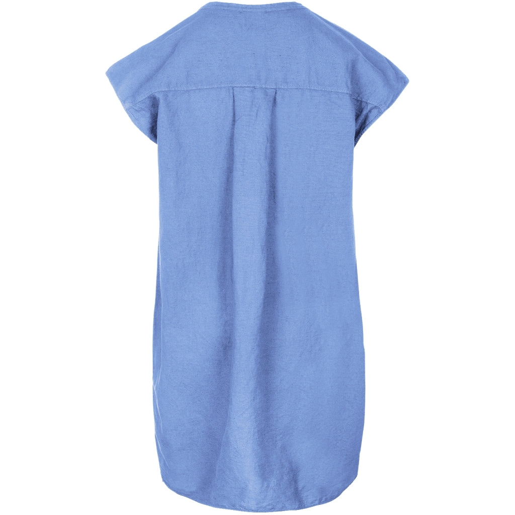 Lyseblå klassisk kjole i hør.