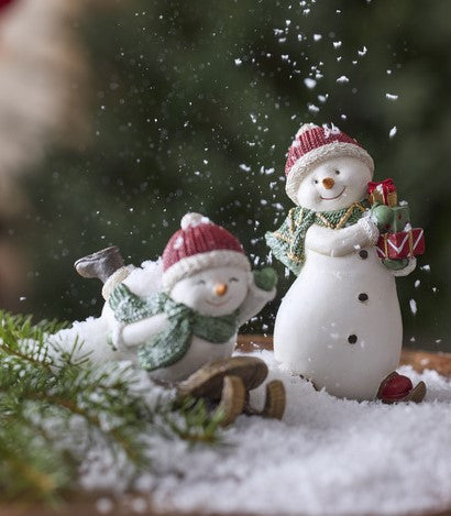 Snemandsfigurer – julepynt med gave og kælk