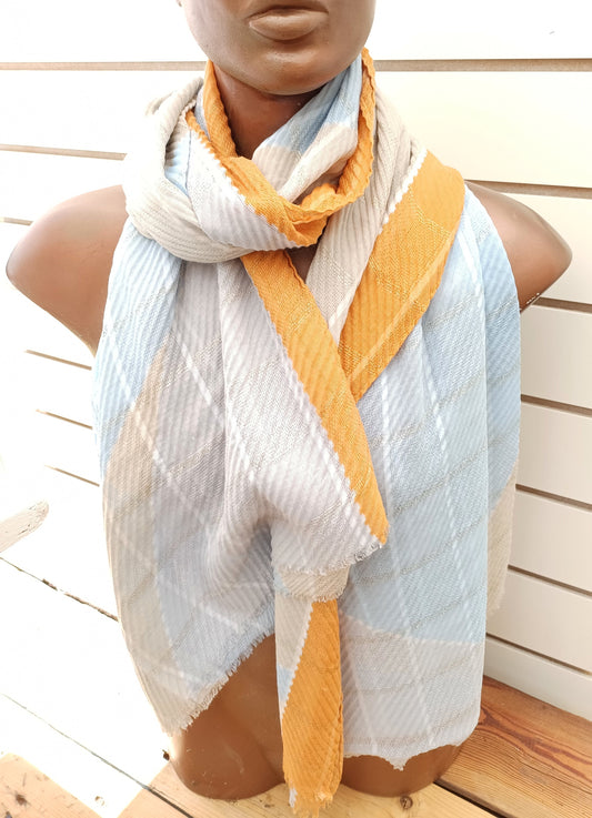 Langt efterårs tørklæde med guldtråd i dejlige farver.