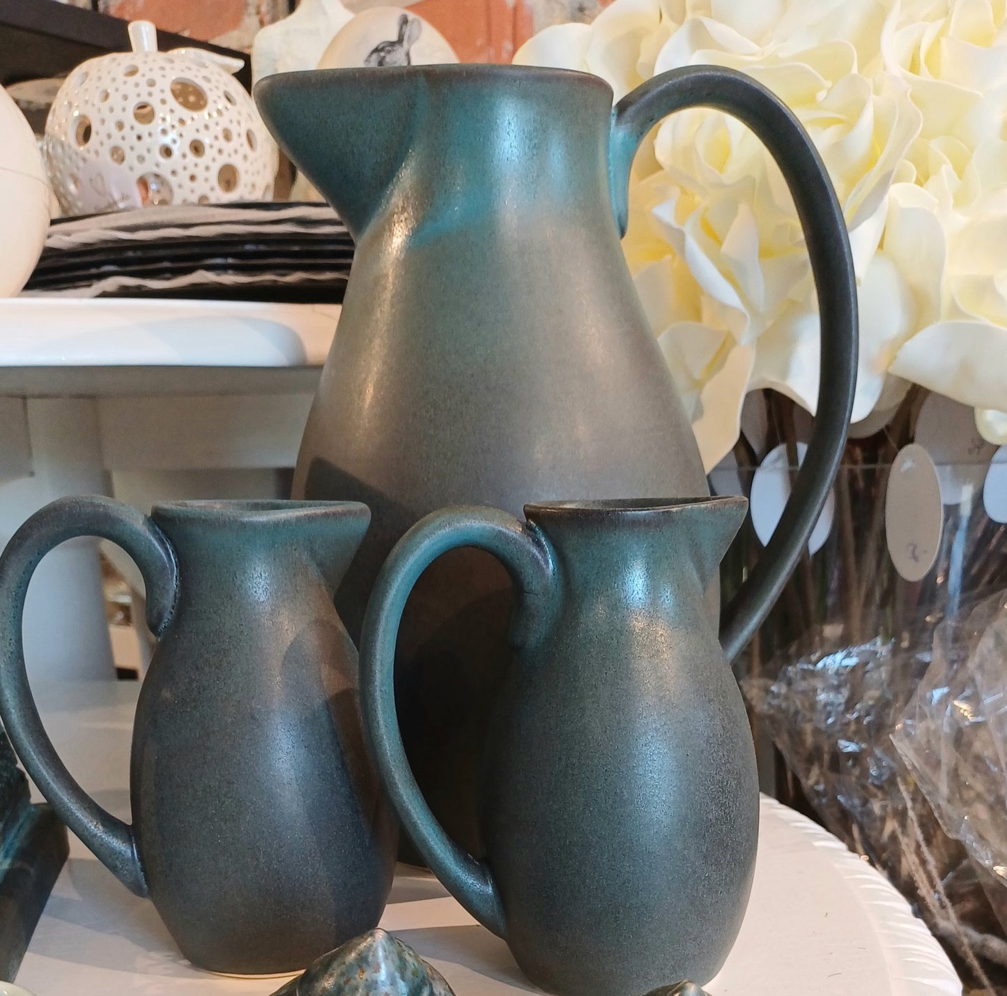 Høj rustik stentøjskande.