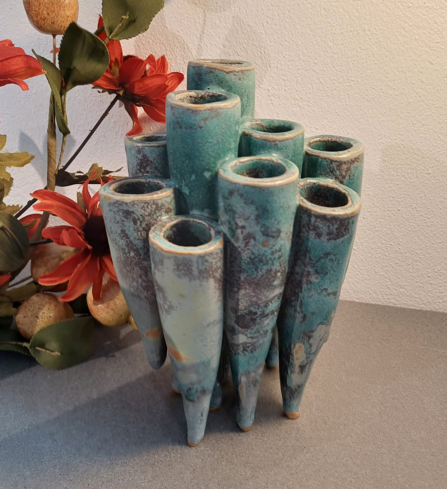 Vase eller lysestage skulptur med 12 huller.