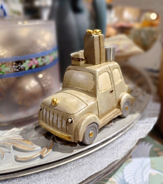 Juledekorations bil med gaver – rustik julepynt til hjemmet