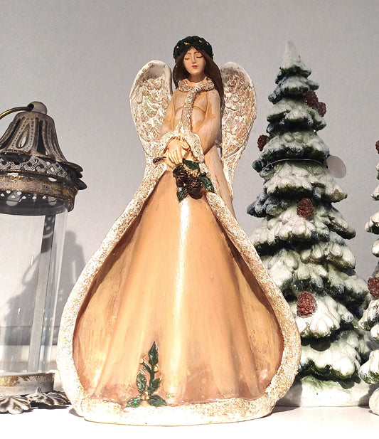 Vinter engel i frakke – smuk julepynt med krans