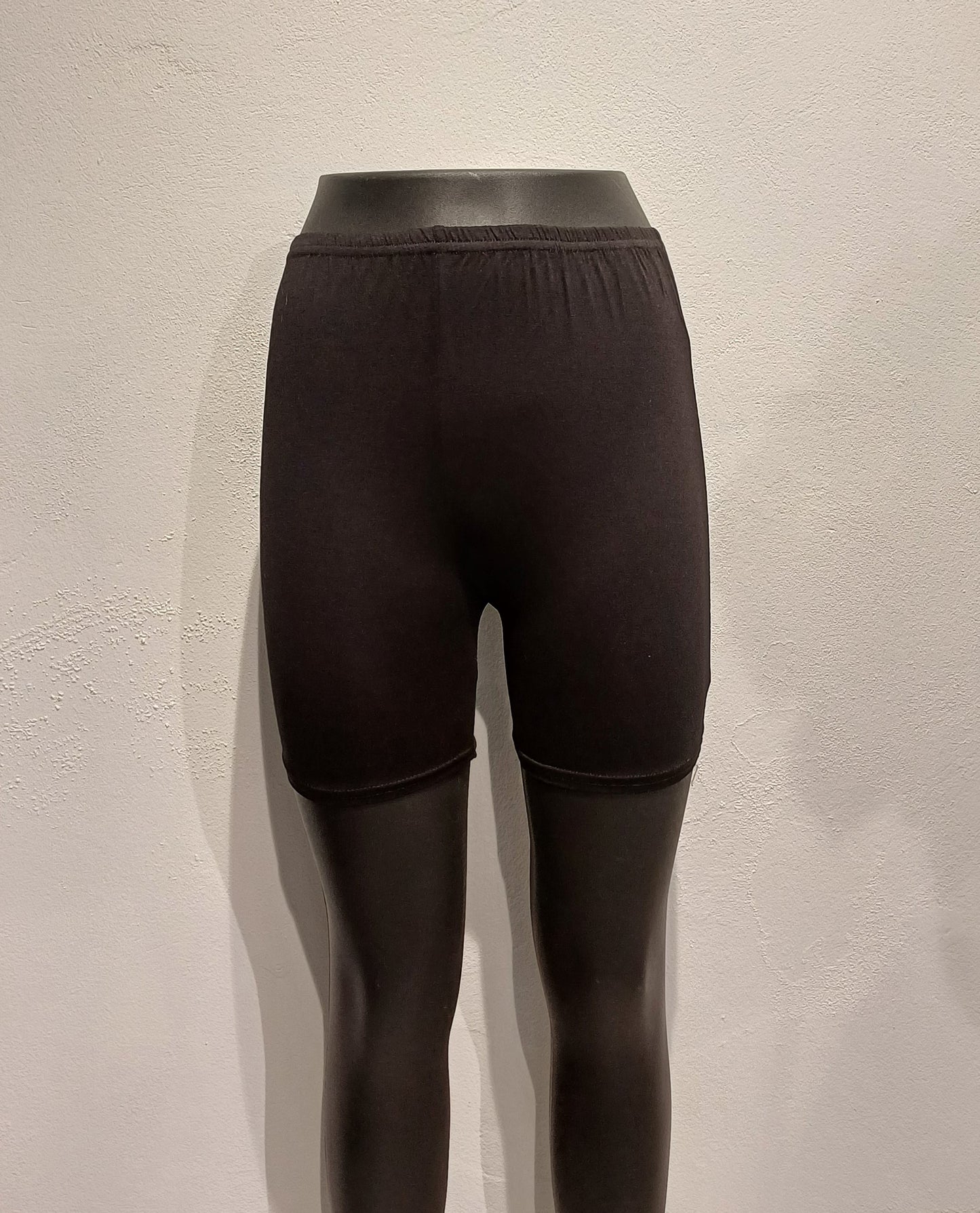 Sort kort shorts leggings.
