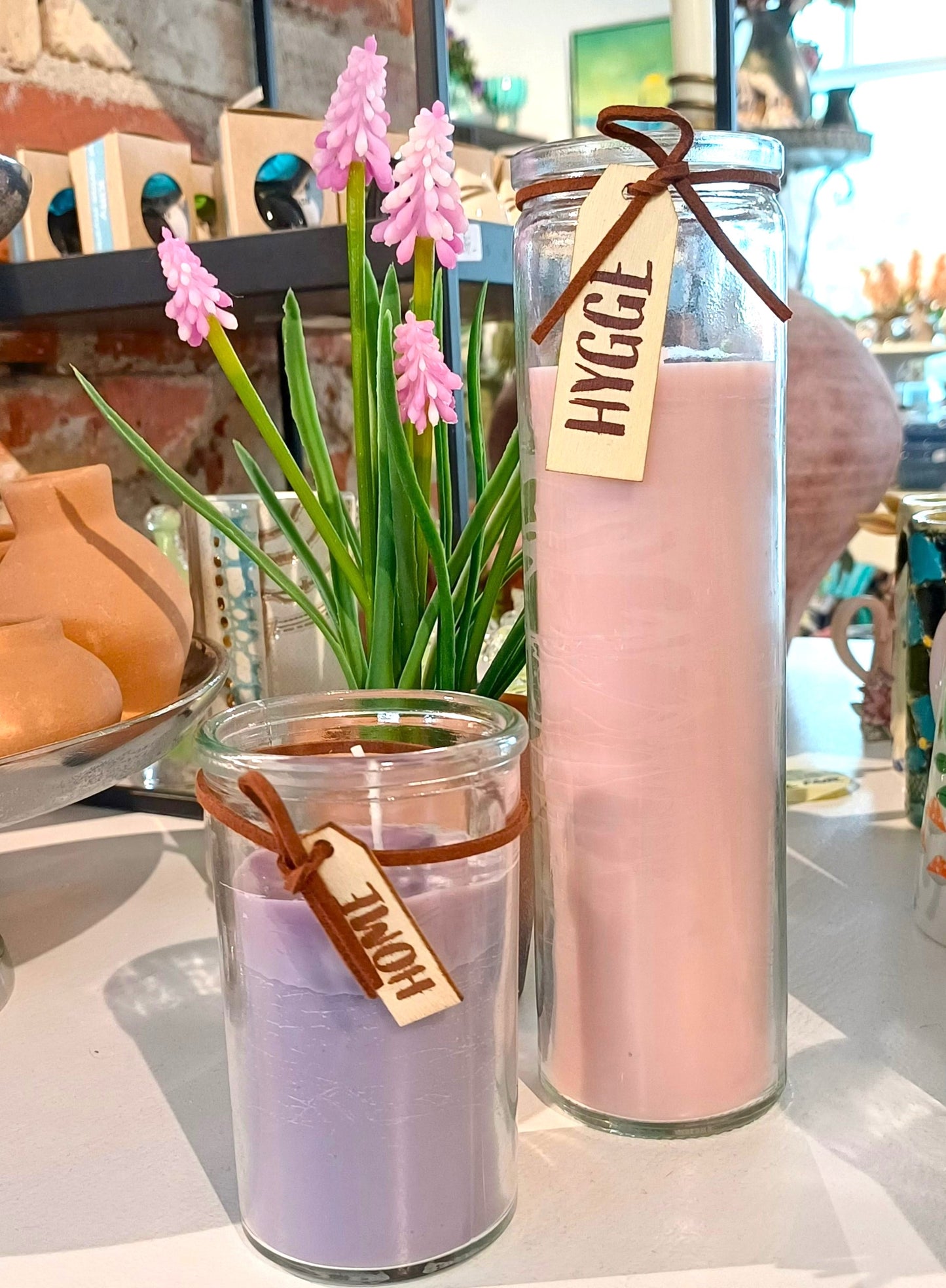 "Hygge" lyserød stearinlys i glas.