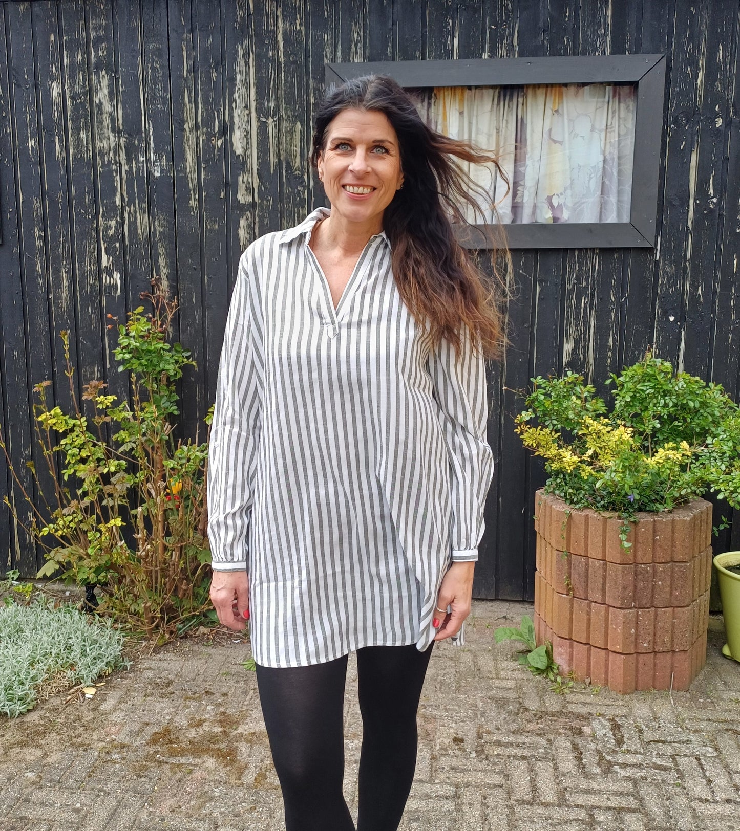 Stribet tunika i hørblanding.