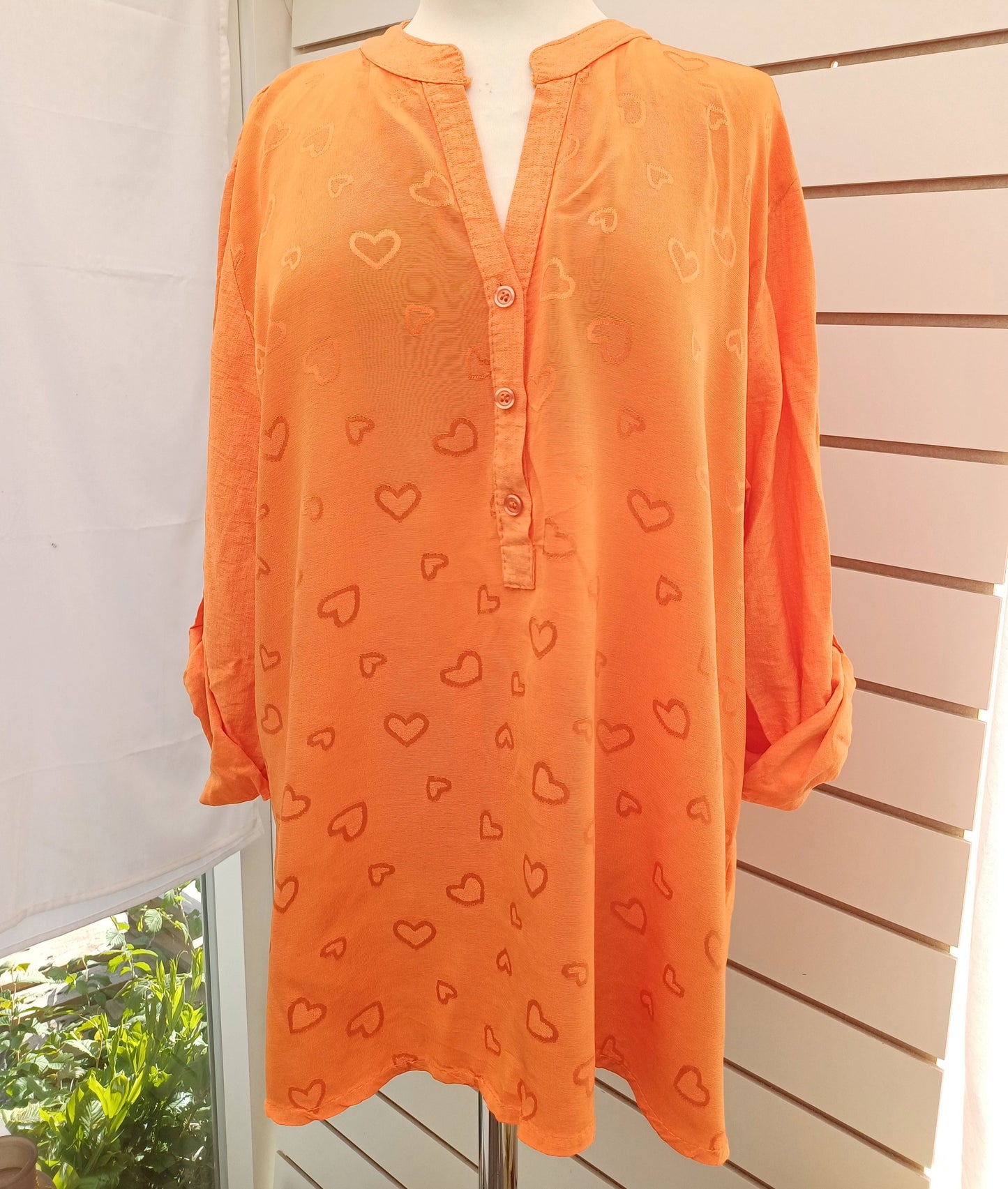Hjerte bluse i orange.