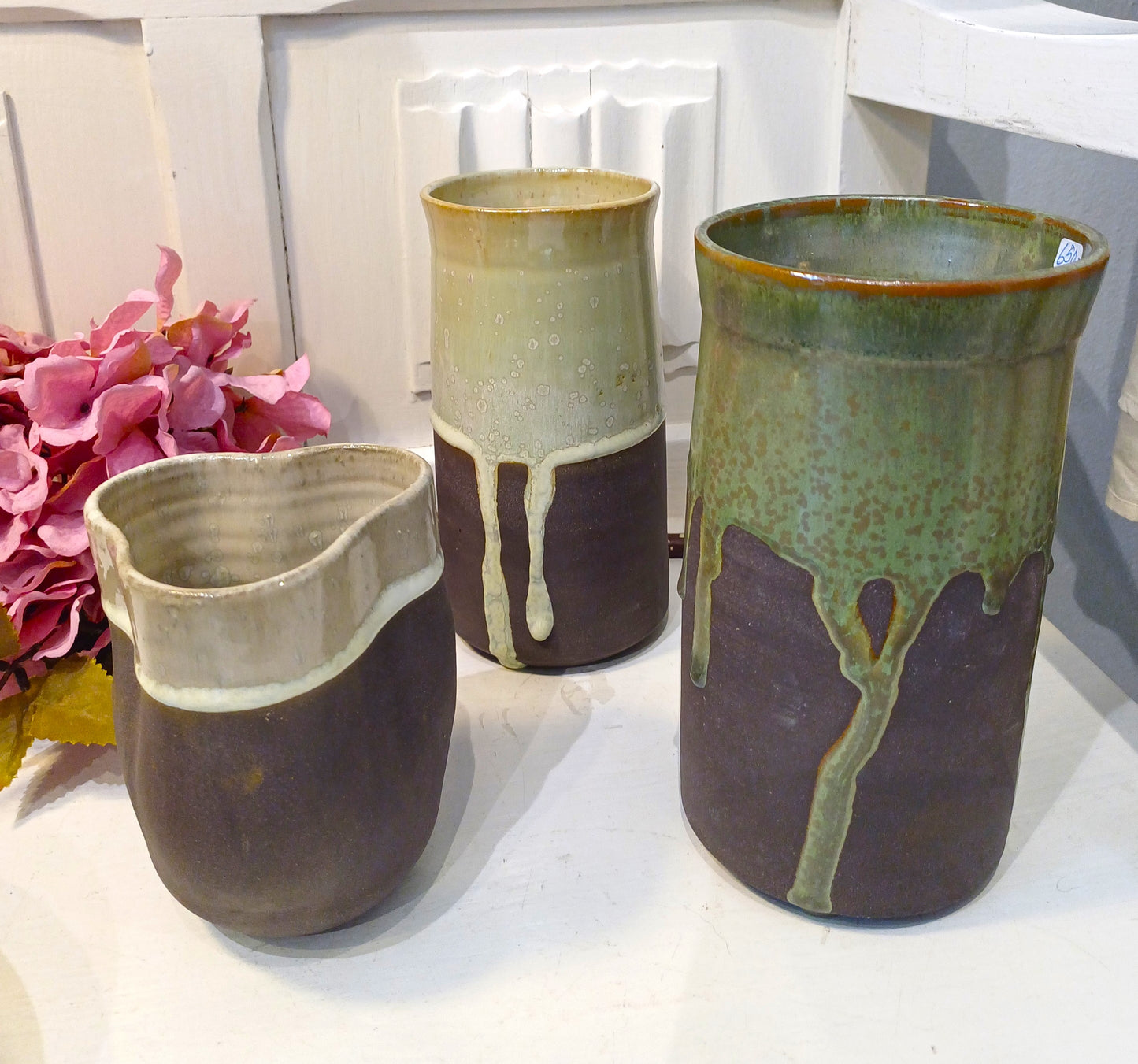 Høj grøn rustik vase.