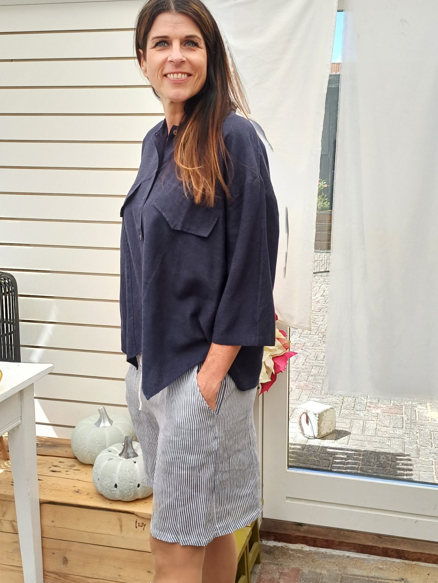 Stribet hør shorts.