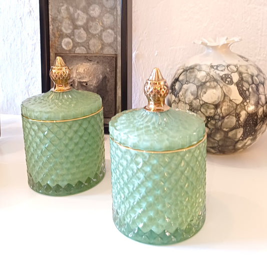 Elegant Glas Bonbon med Låg i sart grøn med guldtop.