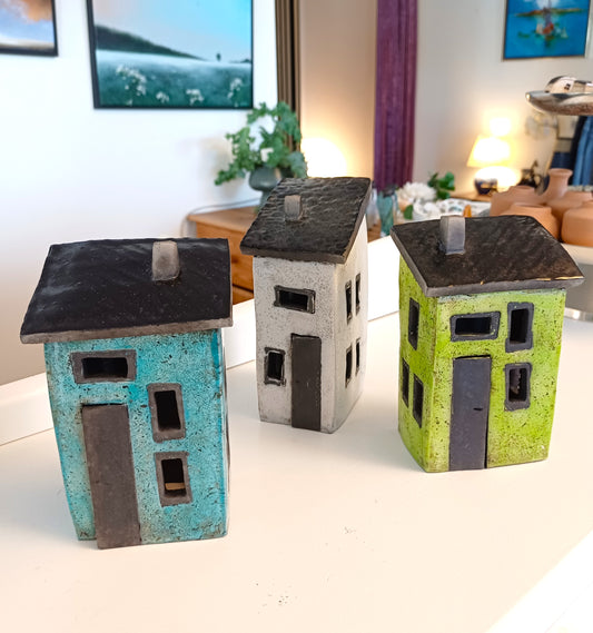 Raku huse til fyrfadslys.