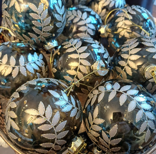 Julekugle med glitter gren i glas Ø8 cm – Mørke grøn.