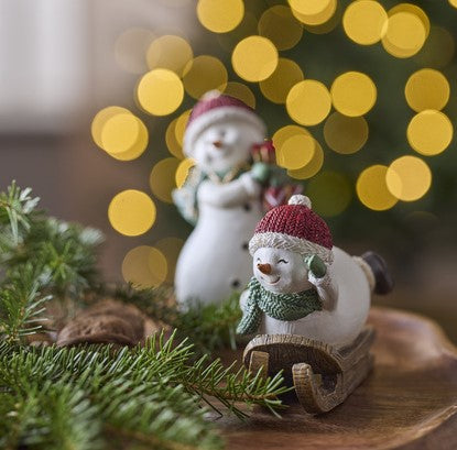 Snemandsfigurer – julepynt med gave og kælk