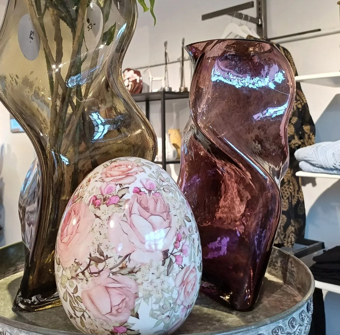 Flame glas vase i gammelrosa.