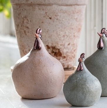 Nordisk høne i terracotta rød.