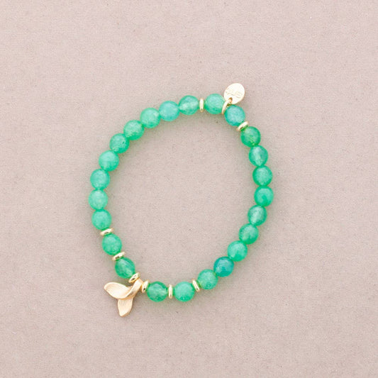 Grøn perlearmbånd med guldfarvet stjerne – tidløst smykke