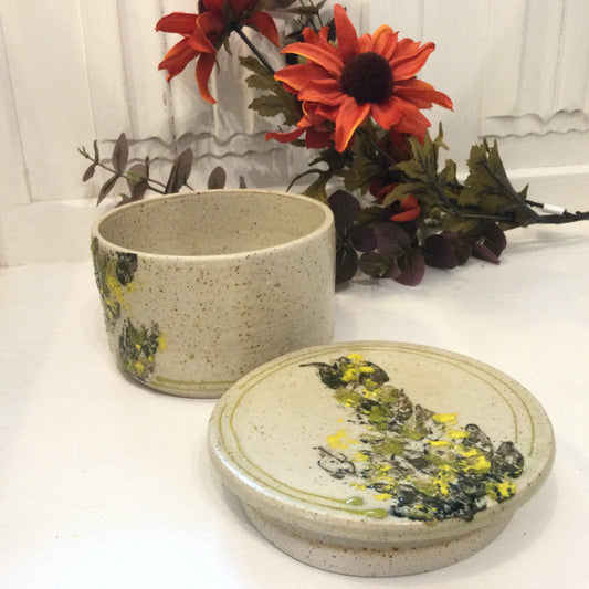 Bonbon i stentøj forårsfarver.