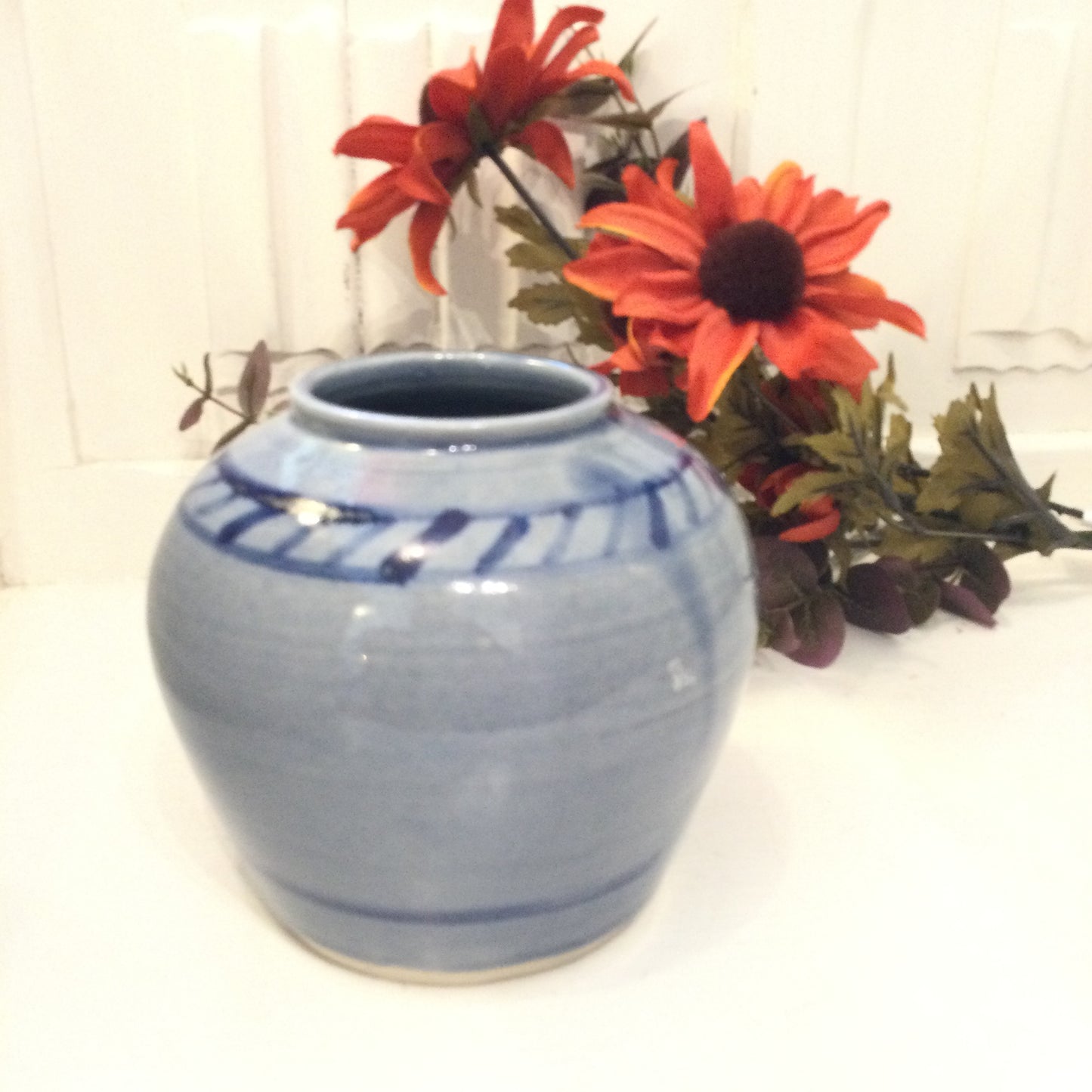 Buttede blå vase lavet af Signe Kähler