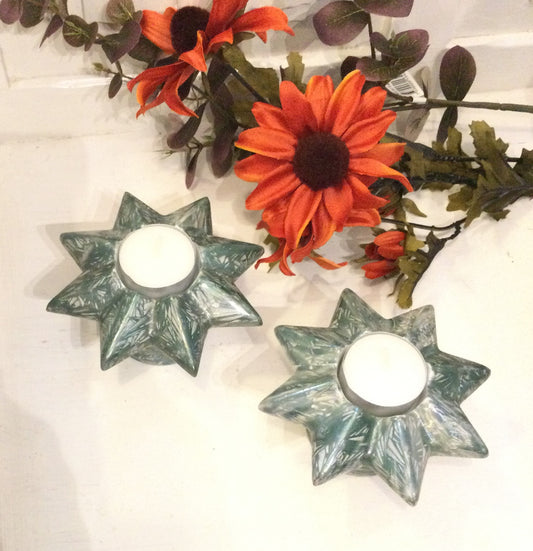 Håndmalet stjernelysestager i grønne nuancer