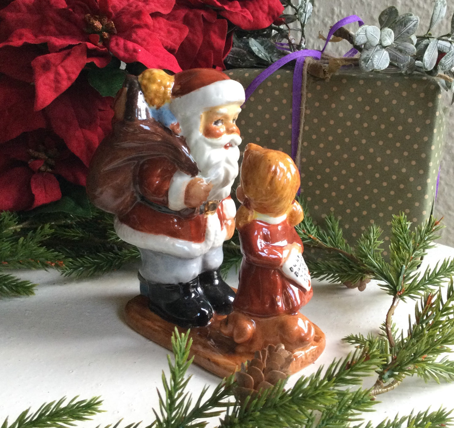 Pigen og julemanden porcelænsfigur.