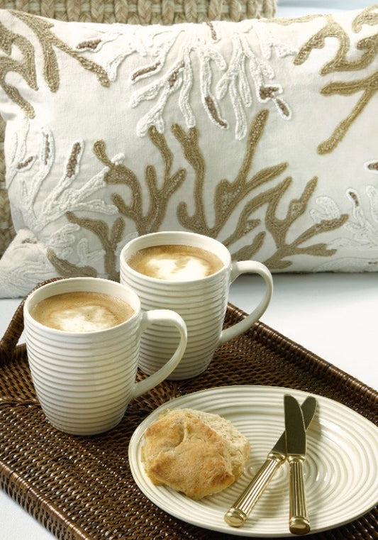 Smuk stilfuld flette rattan bakke i naturlig brun lakeret.