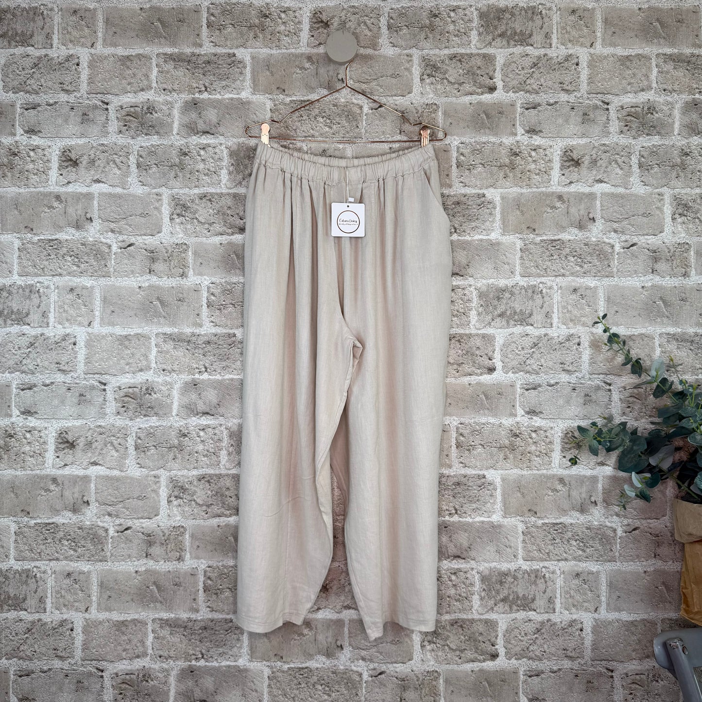 Sandfarvet hør bukser.