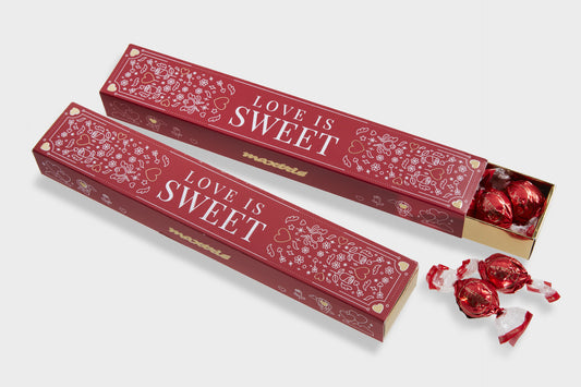 Love is Sweet æske – 12 mælkechokolader med hvid fyld