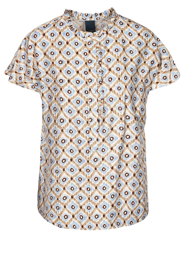 Sød mønstret bluse med flæser.