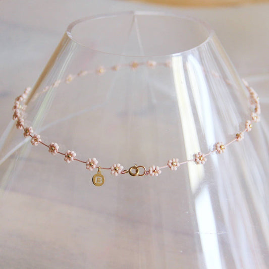 Daisy blomst halskæde i beige.