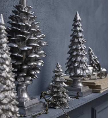 Elegant sølv juletræ – dekorativ og festlig julepynt