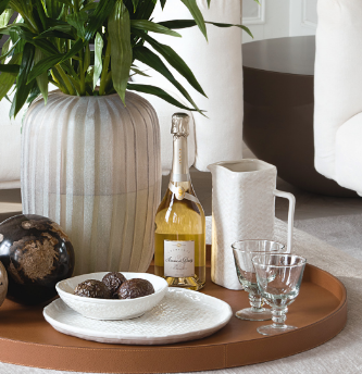 Keramik kande i hvid og beige.