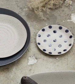 Underkop i keramik med prikker.