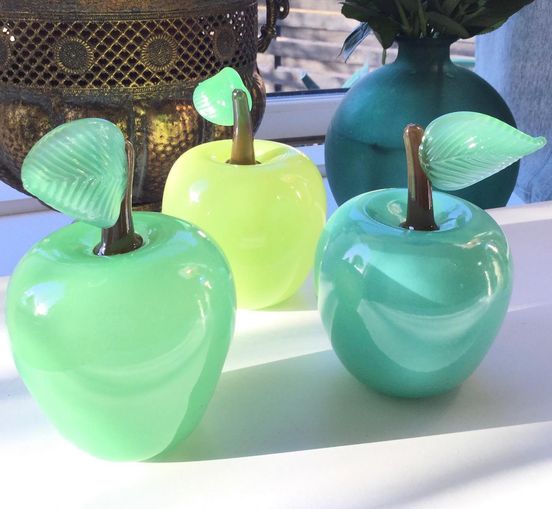 Glas æbler – Håndlavet kunstglas af Anne Flohr