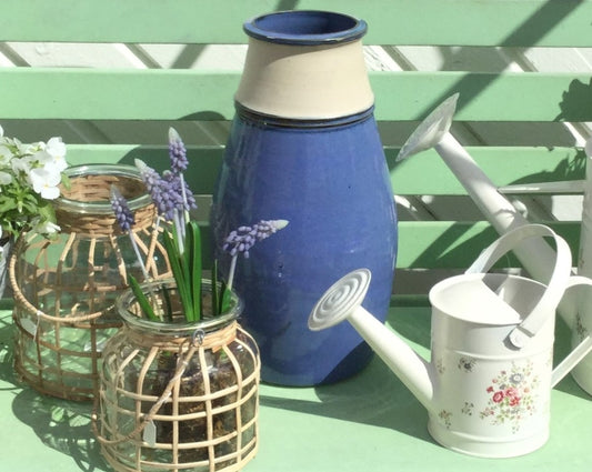 Stor blå-lilla stentøjsvase – Håndlavet af Lars Kähler