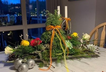 Flot enkel metal bakke med mønster.