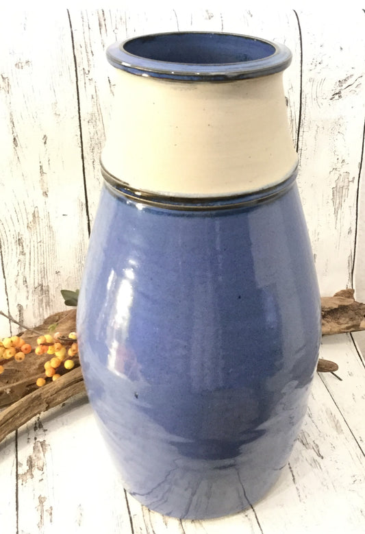 Stor blå-lilla stentøjsvase – Håndlavet af Lars Kähler