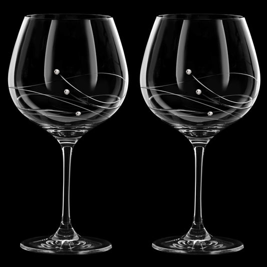 Ginglas med indgraveringer og krystaller i et sæt