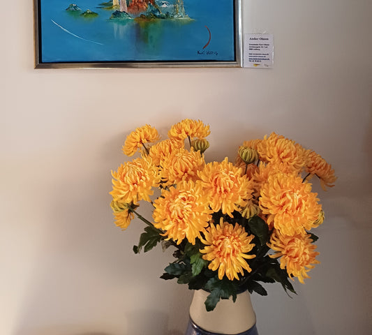 Gule chrysanthemum.