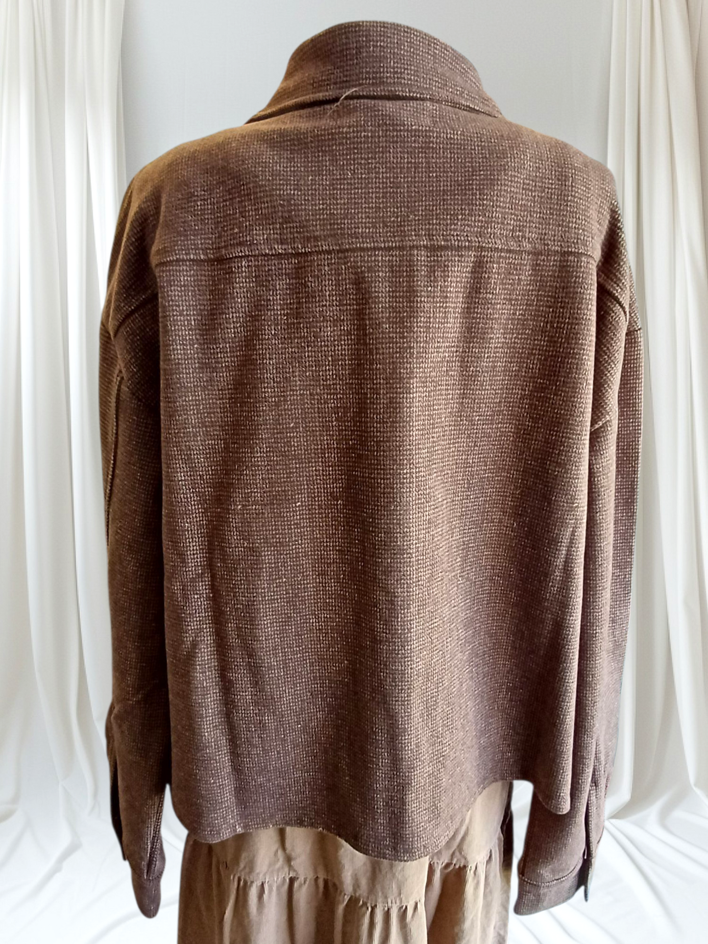 Brun tweed look skjortejakke – klassisk og stilfuldt