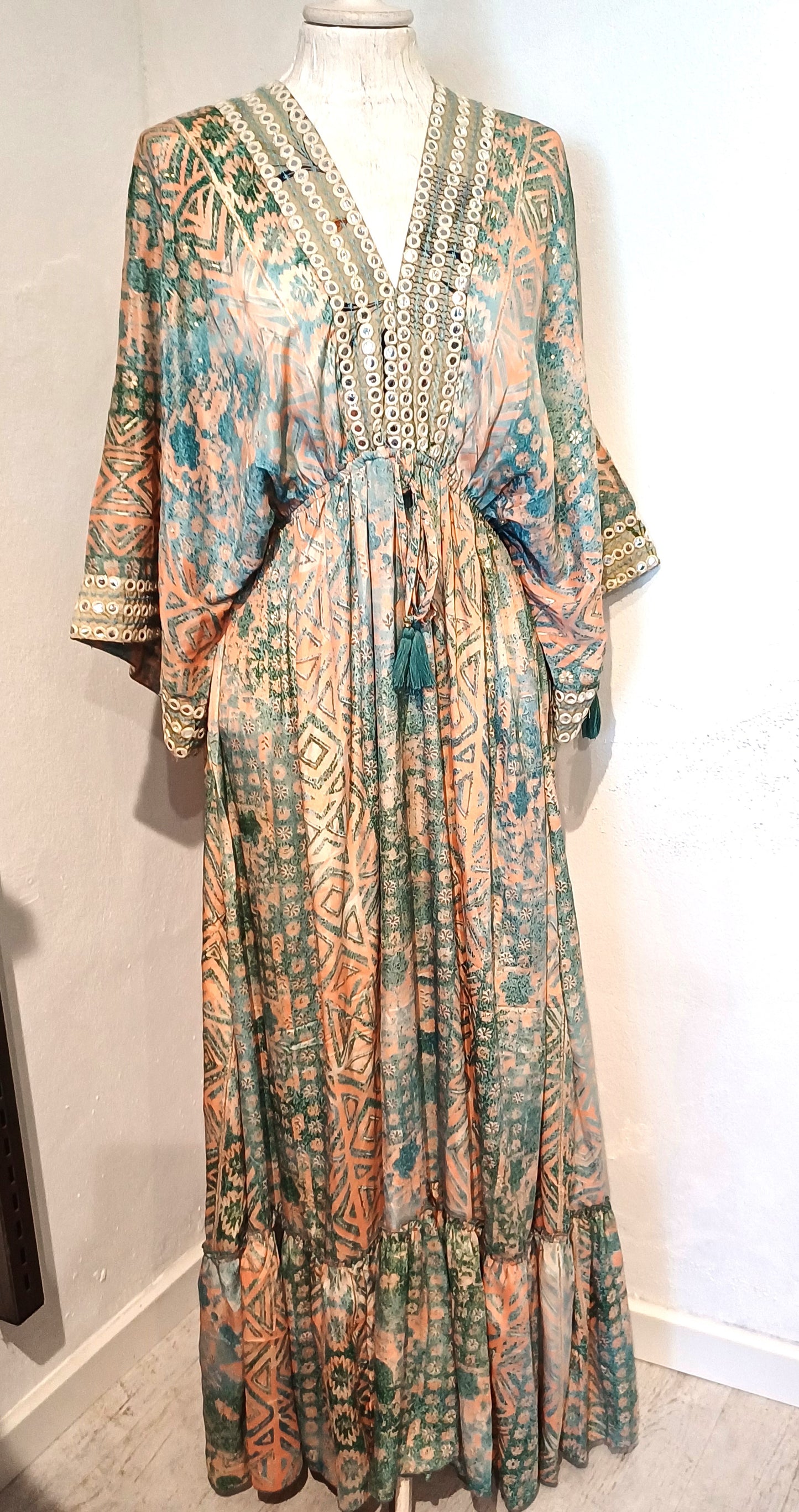 Orientalsk lang kjole.