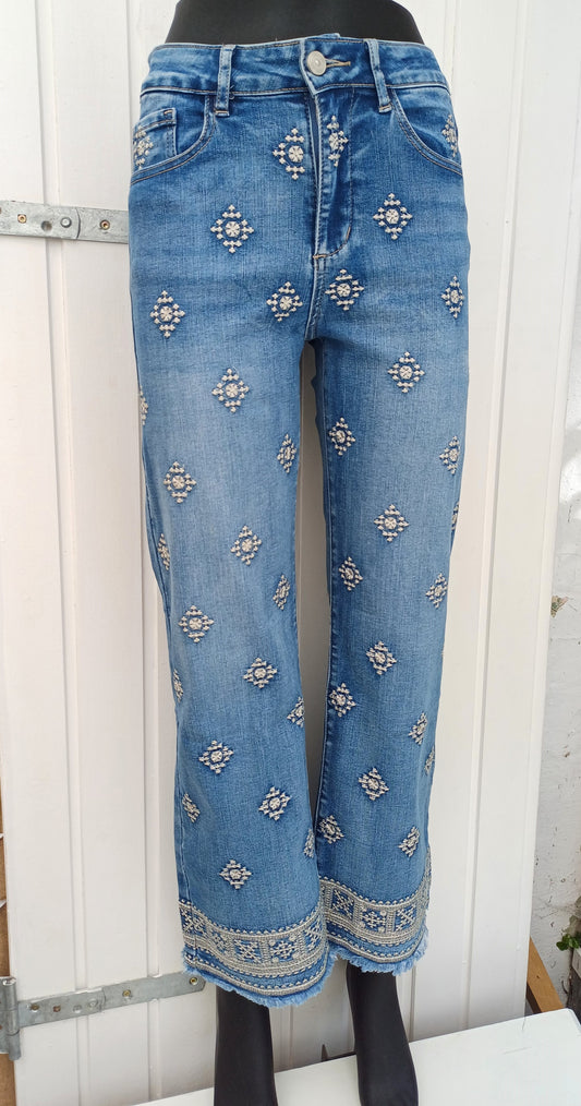 Jeans med mønstre.