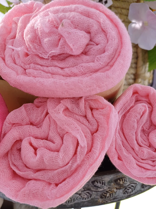 Lys pink viskose tørklæde.