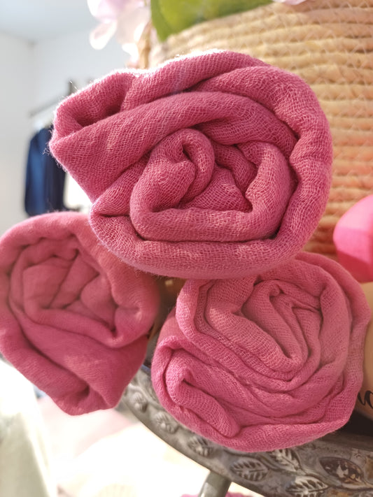 Raspberry viskose tørklæde.