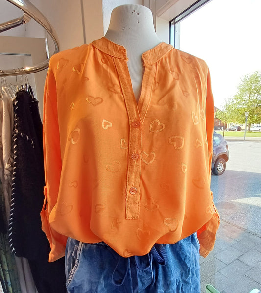 Hjerte bluse i orange.