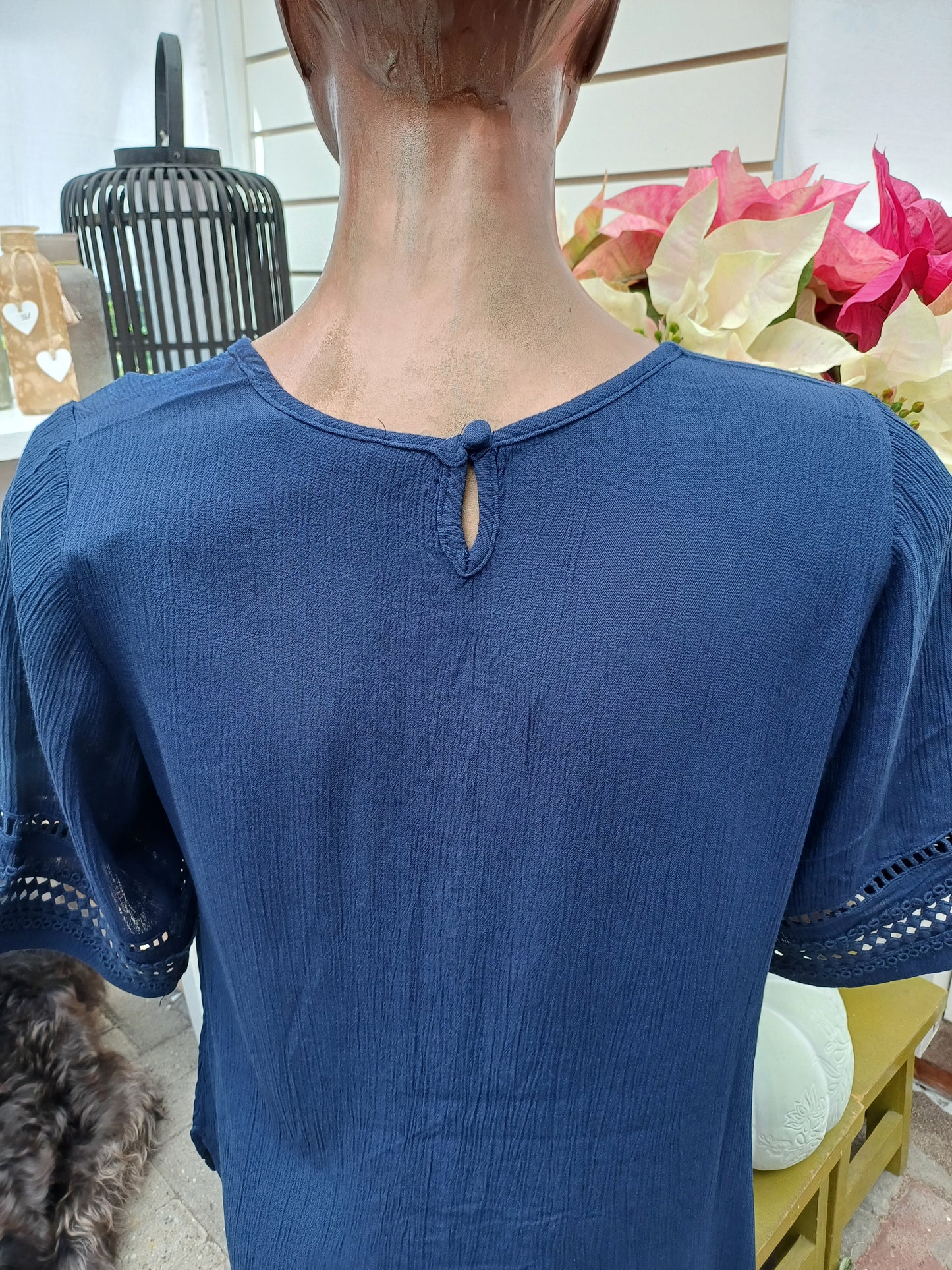 Enkelt klassisk navy blå bluse.