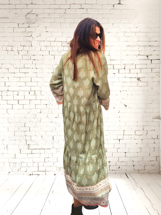 Mønstret grøn sommer kjole.