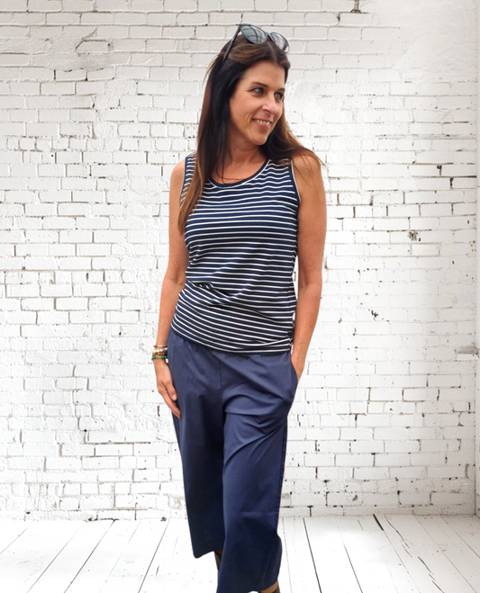 Stump bukser i blå.