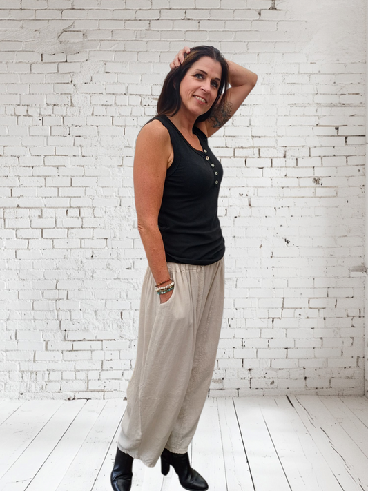 Sandfarvet hør bukser.